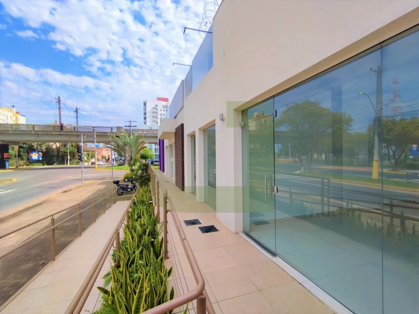 Alugar Comercial / Loja em Condom&iacute;nio em S&atilde;o Leopoldo R$ 2.300,00 - Foto 2
