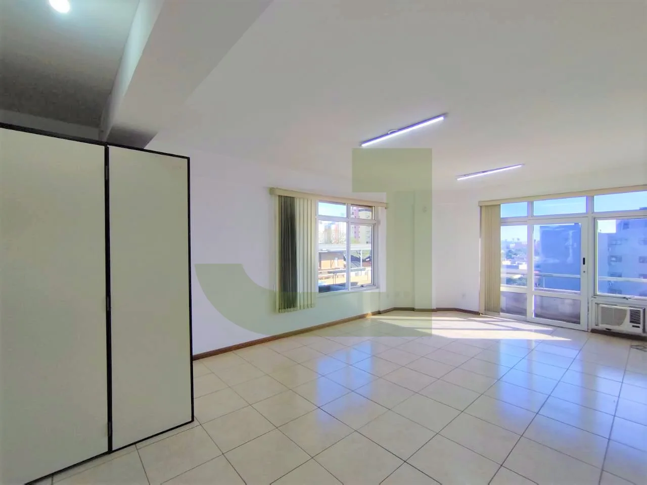 Alugar Comercial / Sala comercial em condom&iacute;nio em S&atilde;o Leopoldo R$ 900,00 - Foto 1