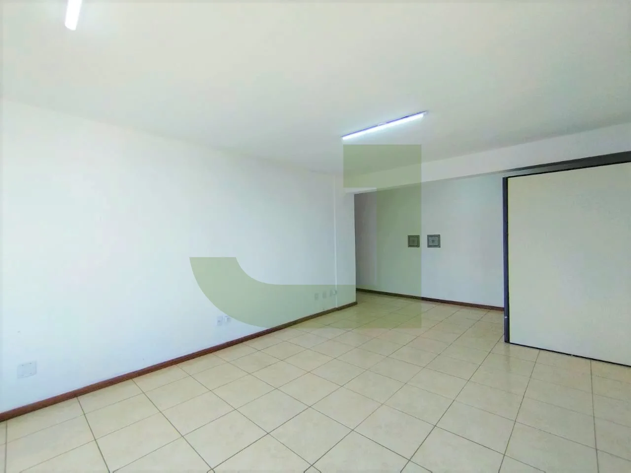 Alugar Comercial / Sala comercial em condom&iacute;nio em S&atilde;o Leopoldo R$ 900,00 - Foto 2