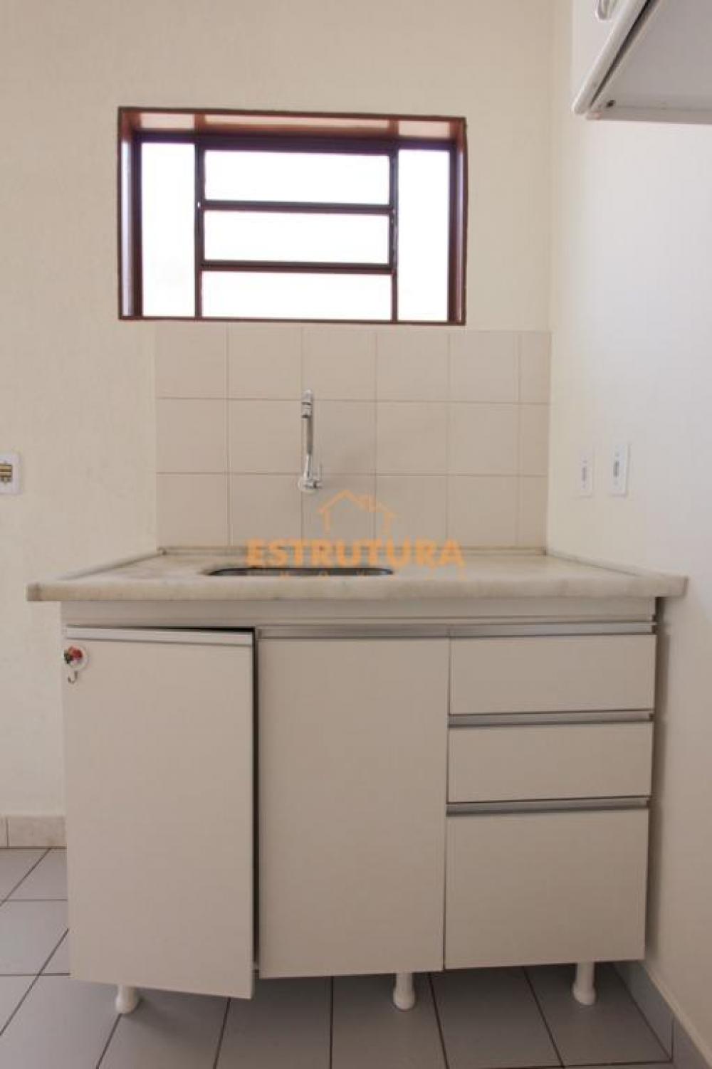 Alugar Casa / Condom&iacute;nio em Rio Claro R$ 1.600,00 - Foto 4