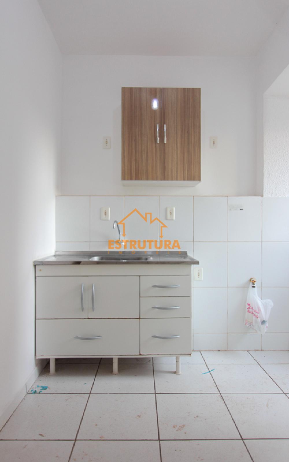 Alugar Apartamento / Padr&atilde;o em Rio Claro R$ 990,00 - Foto 3
