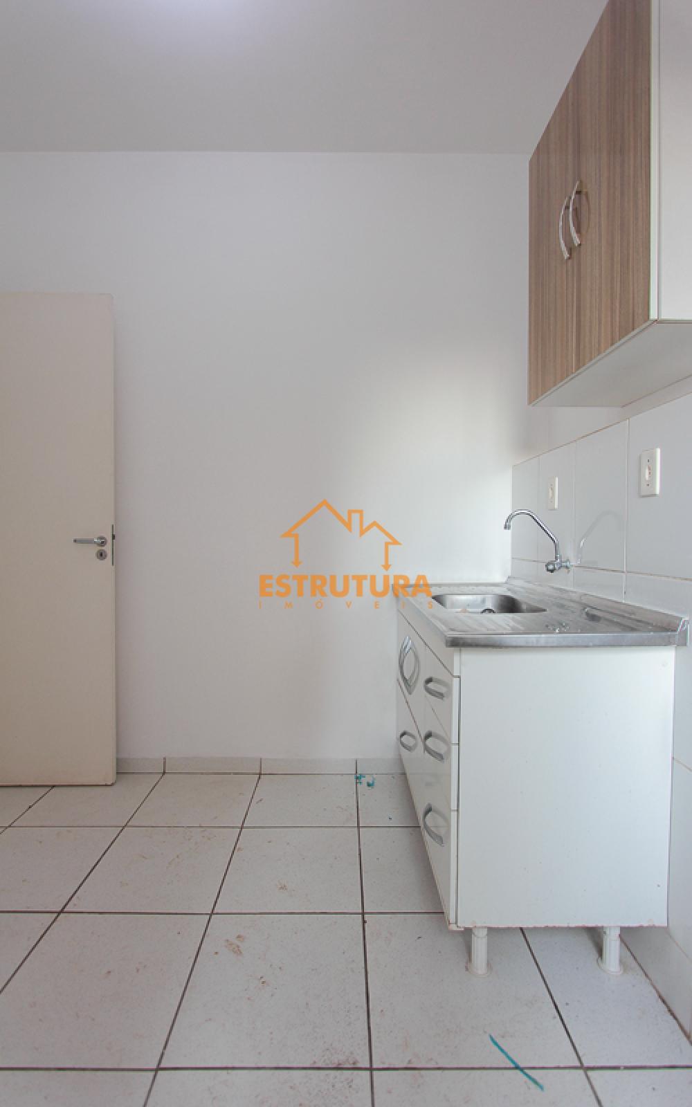 Alugar Apartamento / Padr&atilde;o em Rio Claro R$ 990,00 - Foto 4