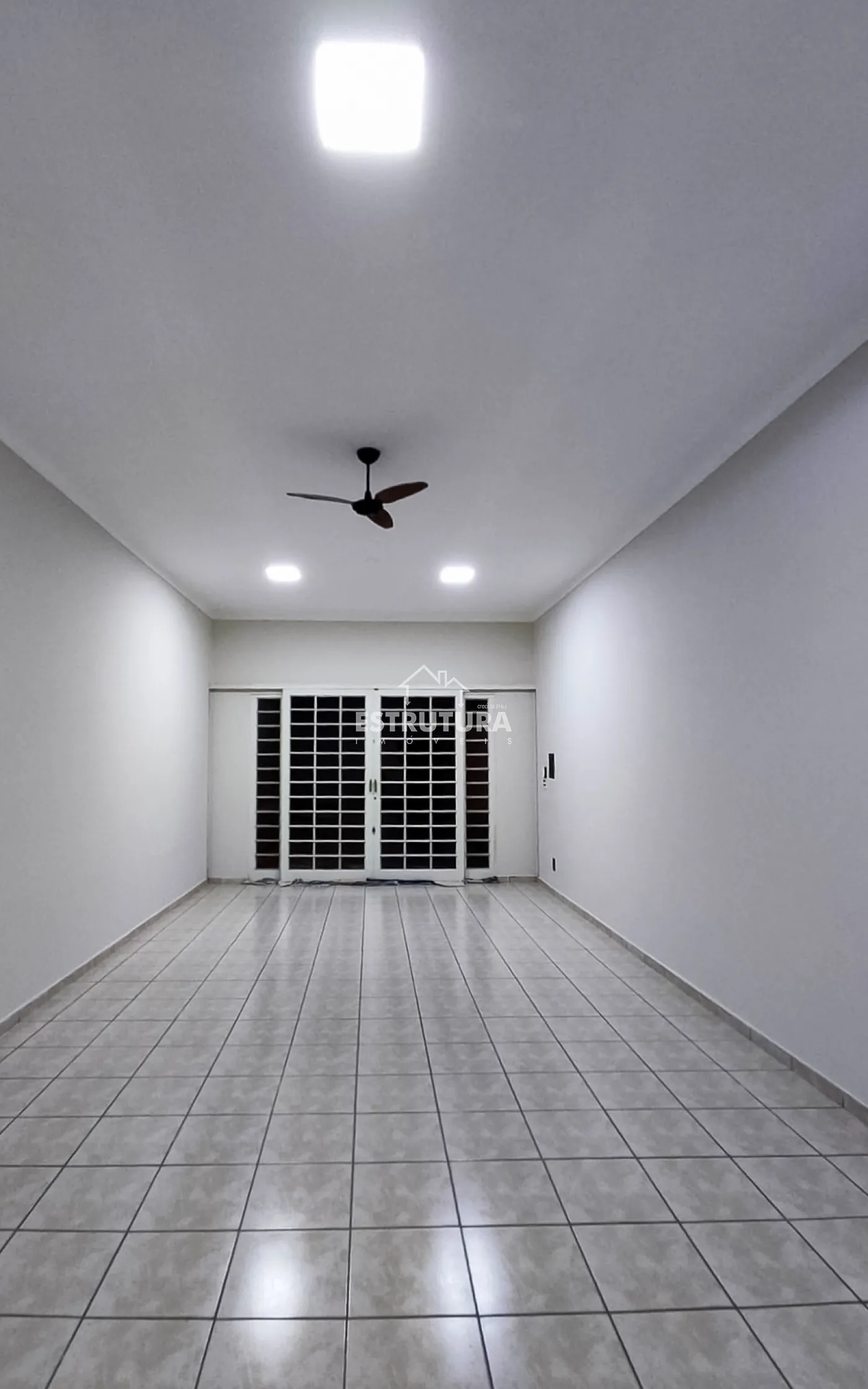 Alugar Comercial / Sal&atilde;o em Cordeir&oacute;polis R$ 1.350,00 - Foto 1