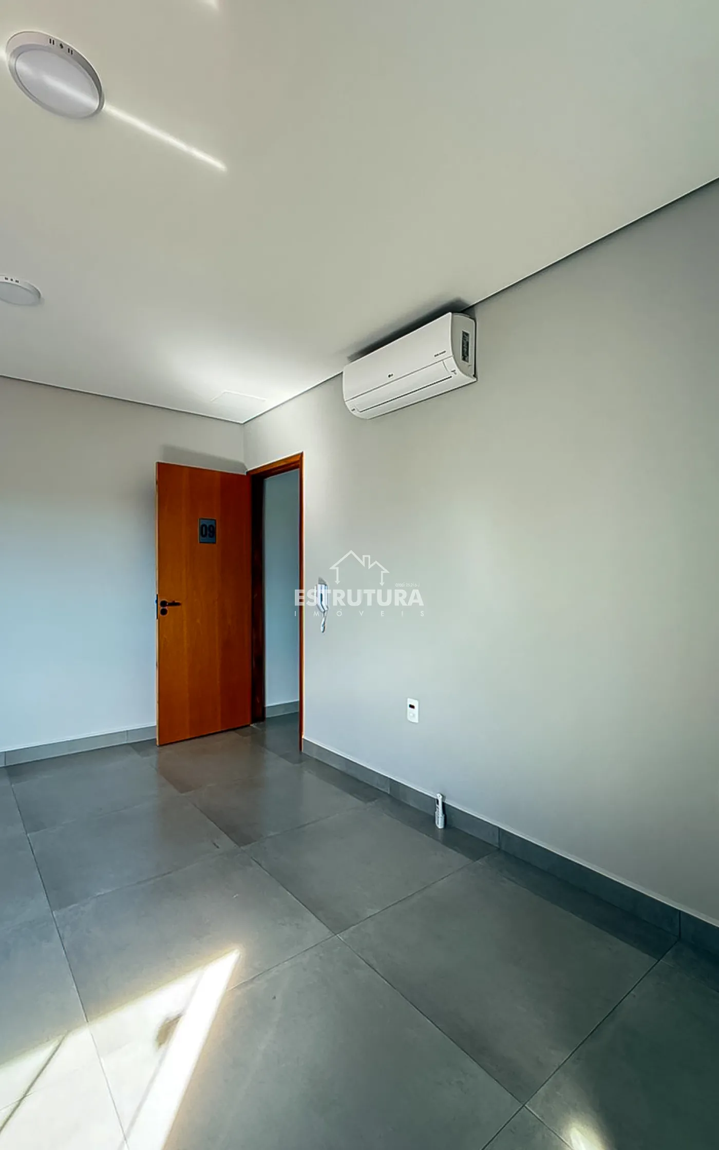 Alugar Comercial / Sala em Rio Claro R$ 1.000,00 - Foto 5