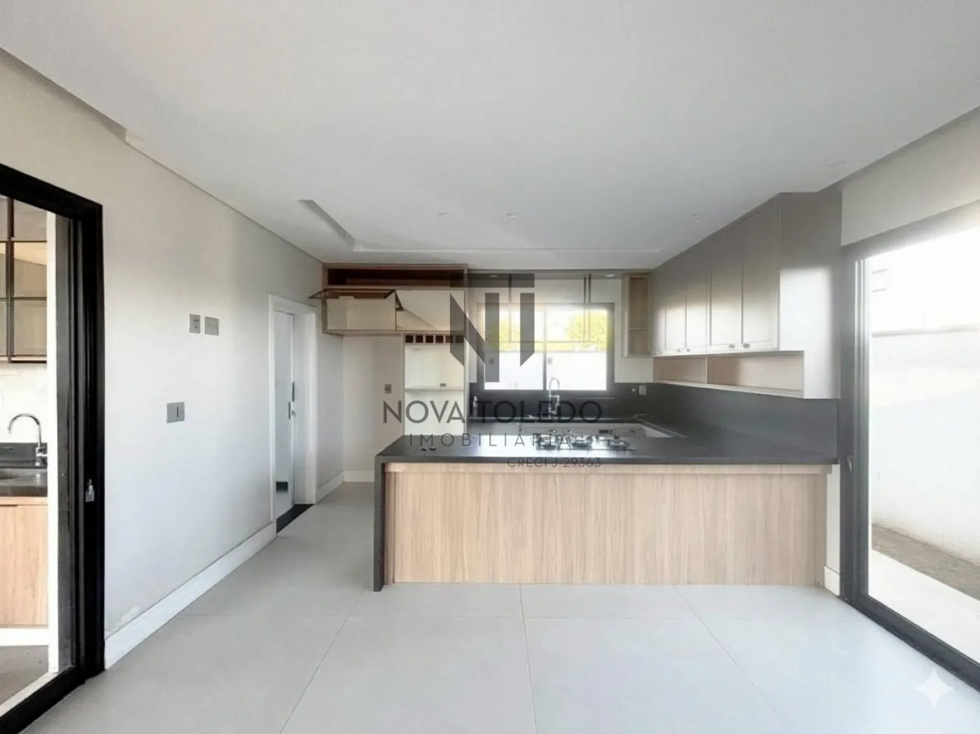 Alugar Casa / Condom&iacute;nio em Taubat&eacute; R$ 11.000,00 - Foto 3