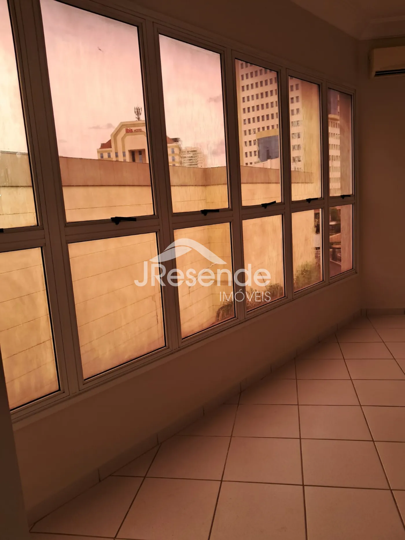 Alugar Comercial / Loja em Pr&eacute;dio Comercial em Ribeir&atilde;o Preto R$ 1.100,00 - Foto 4