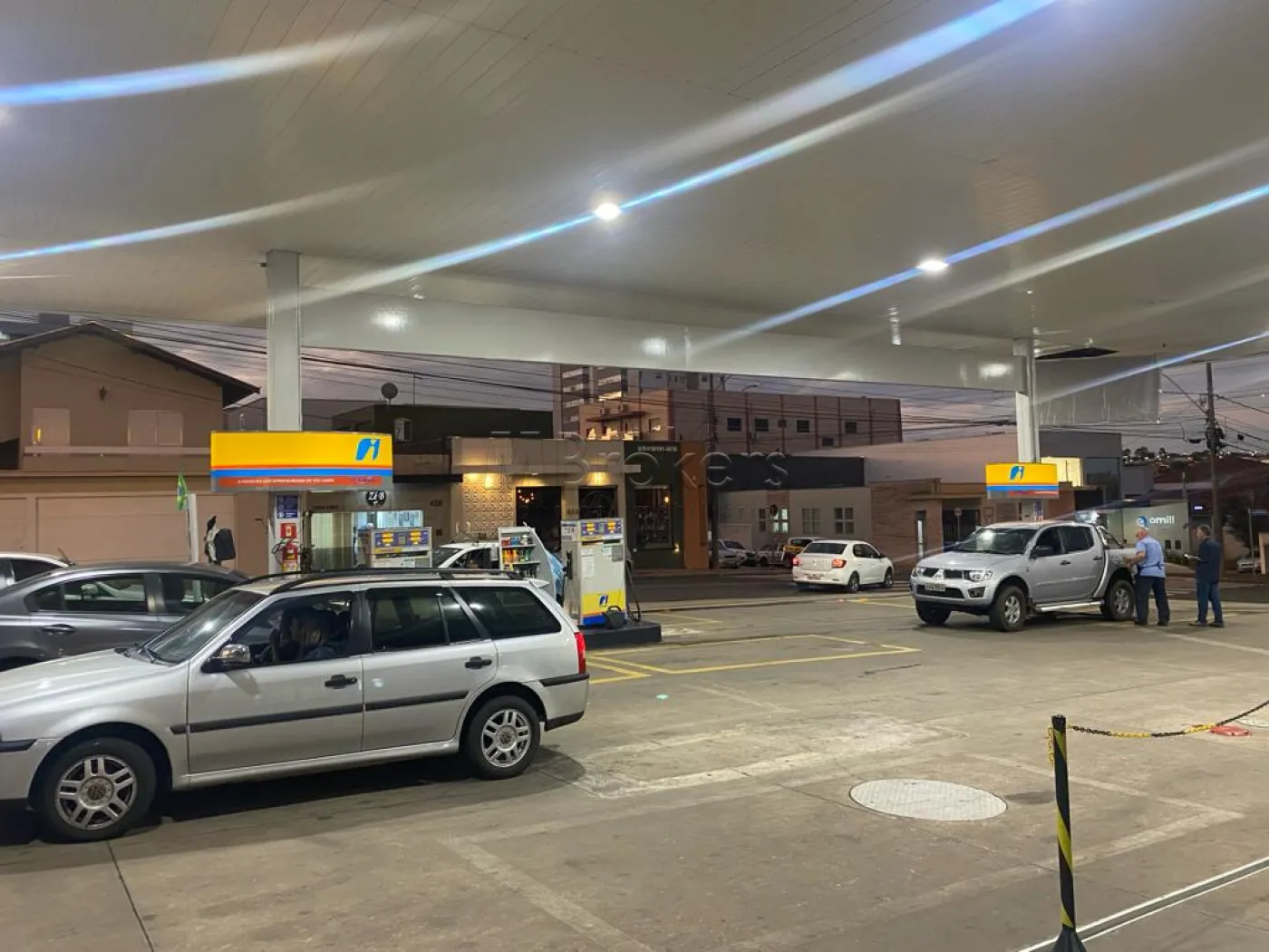 Comprar Comercial / Pr&eacute;dio em Len&ccedil;&oacute;is Paulista R$ 800.000,00 - Foto 4