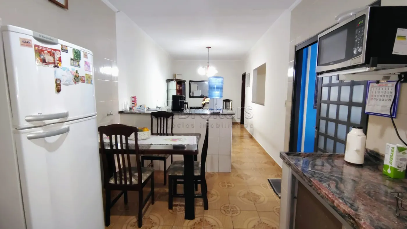 Comprar Casa / Padr&atilde;o em Botucatu R$ 415.000,00 - Foto 3