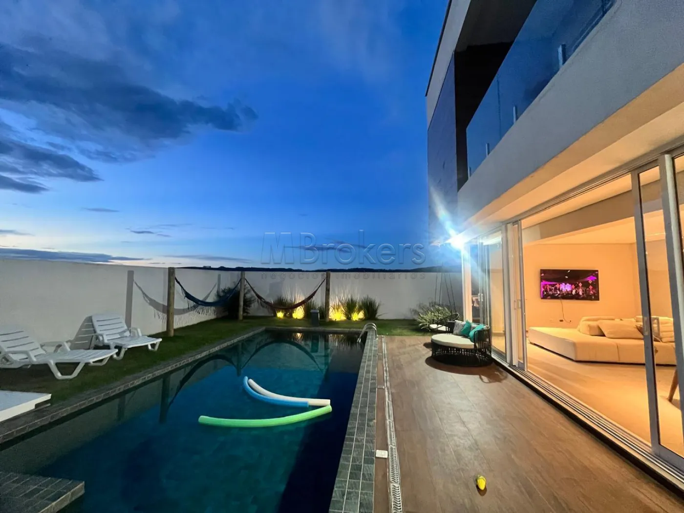 CASA, 3 qtos (2 st), 450 m².