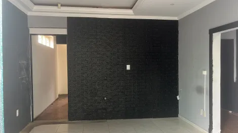 Botucatu Centro Comercial Locacao R$ 2.000,00 2 Dormitorios  Area do terreno 121.39m2 Area construida 63.80m2
