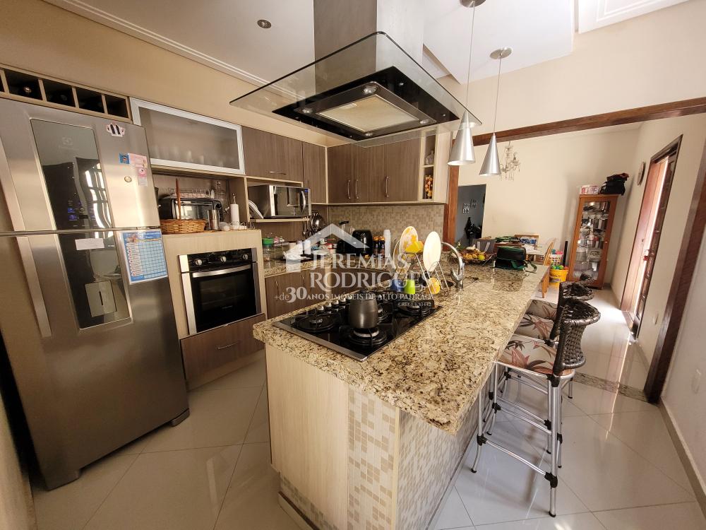 Comprar Casa / Sobrado em Pindamonhangaba R$ 620.000,00 - Foto 3