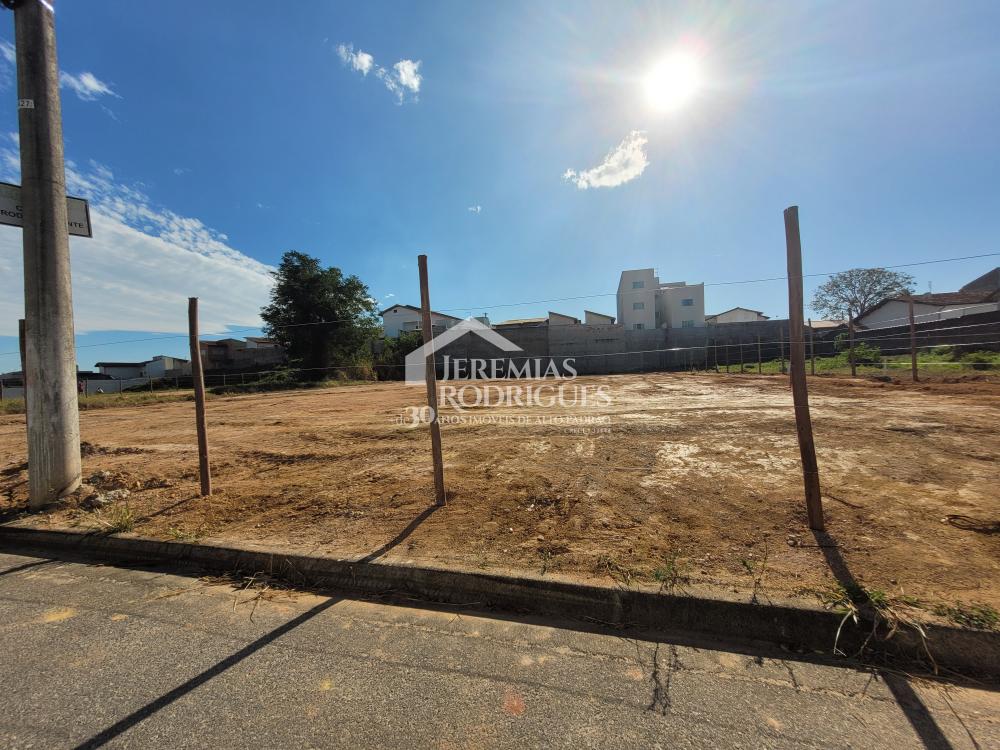 Comprar Terreno / Padr&atilde;o em Pindamonhangaba R$ 550.000,00 - Foto 3