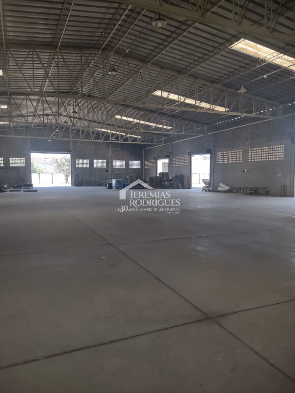 Alugar Comercial / Galp&atilde;o em Taubat&eacute; R$ 40.000,00 - Foto 2