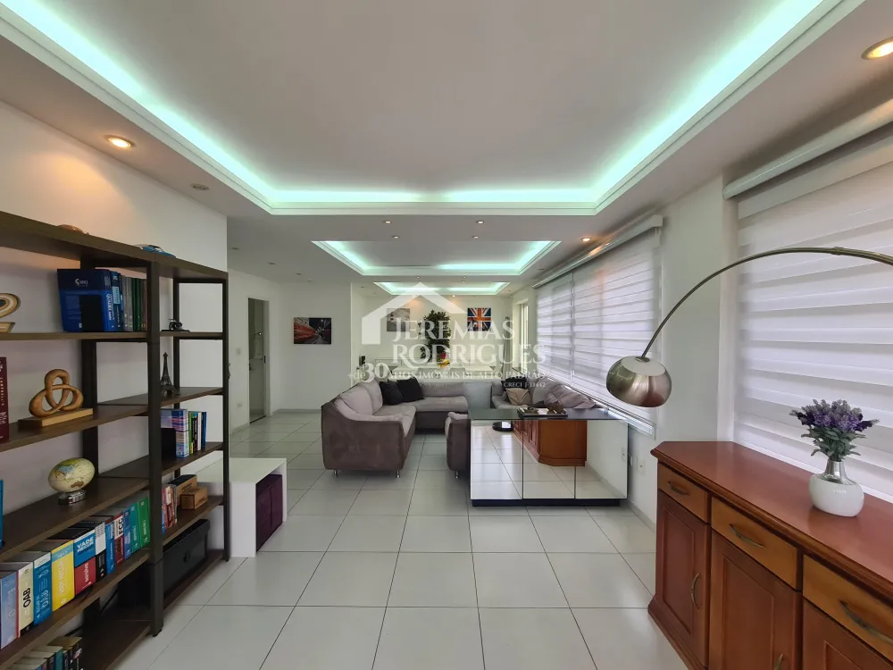 Comprar Apartamento / Padr&atilde;o em Taubat&eacute; R$ 990.000,00 - Foto 2