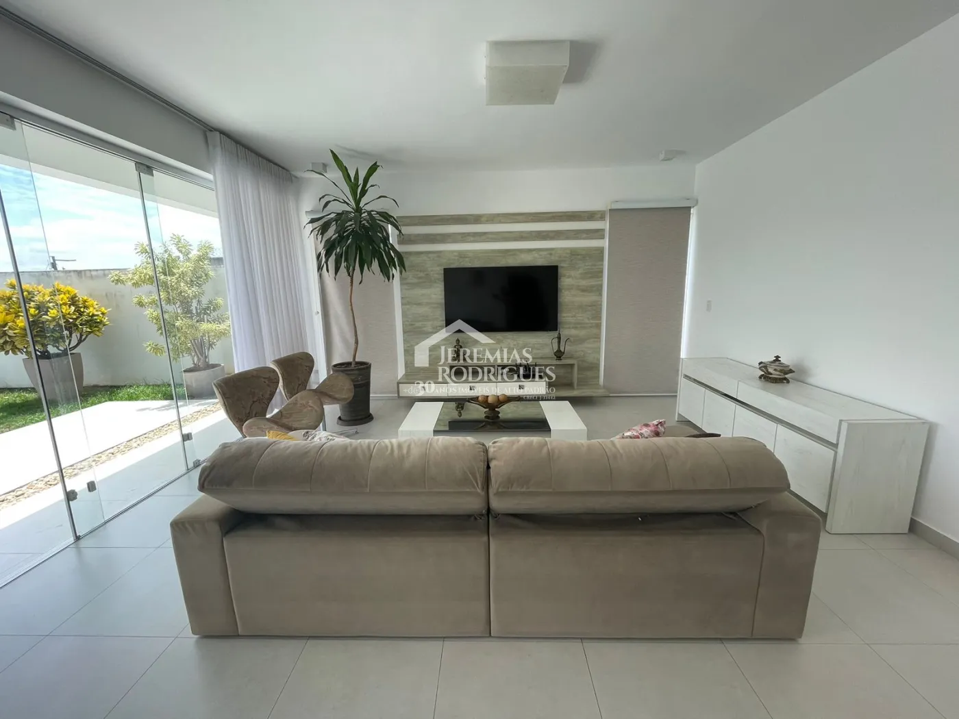 Alugar Casa / Condom&iacute;nio em Pindamonhangaba R$ 5.500,00 - Foto 2