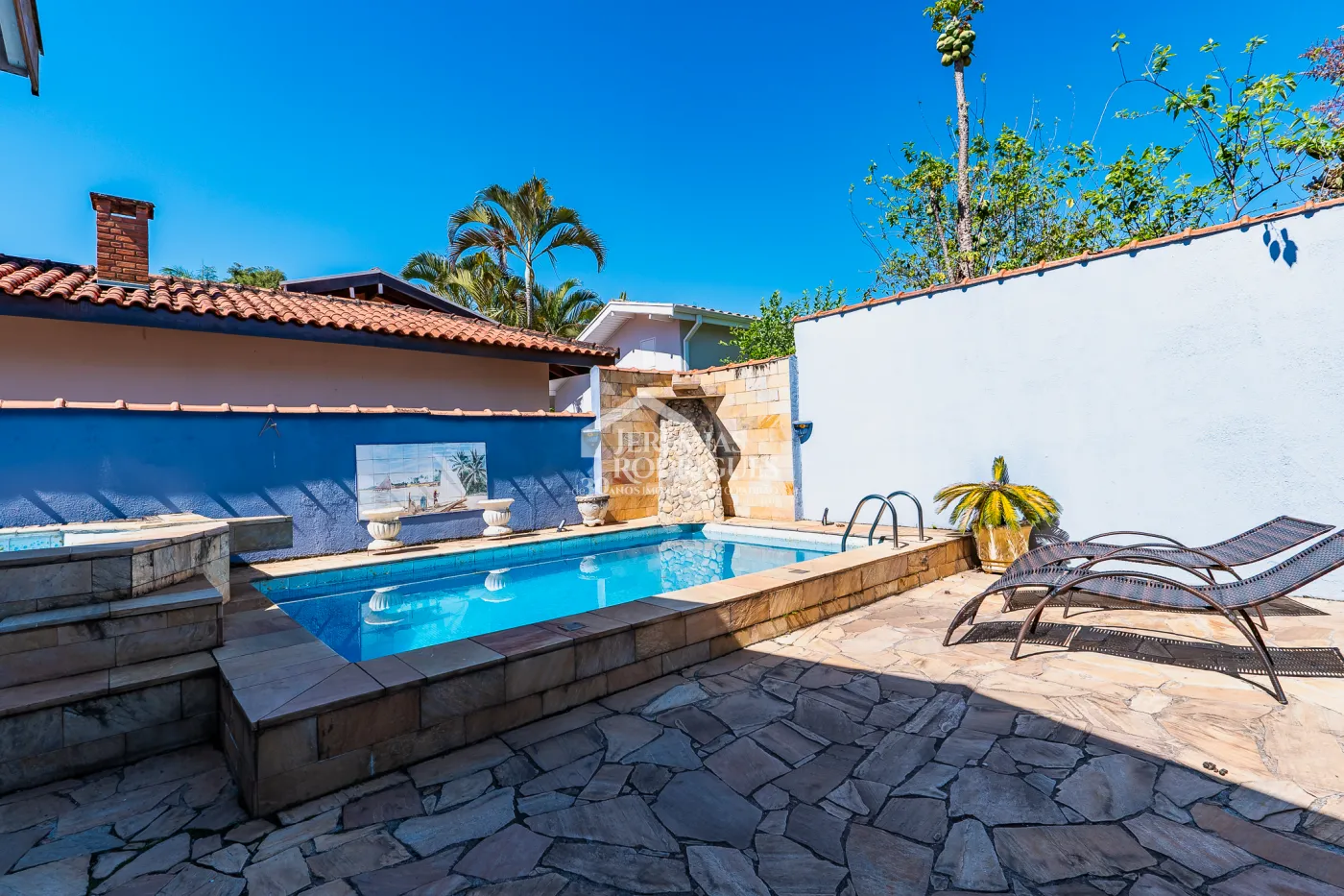 Alugar Casa / Condom&iacute;nio em Pindamonhangaba R$ 6.000,00 - Foto 2