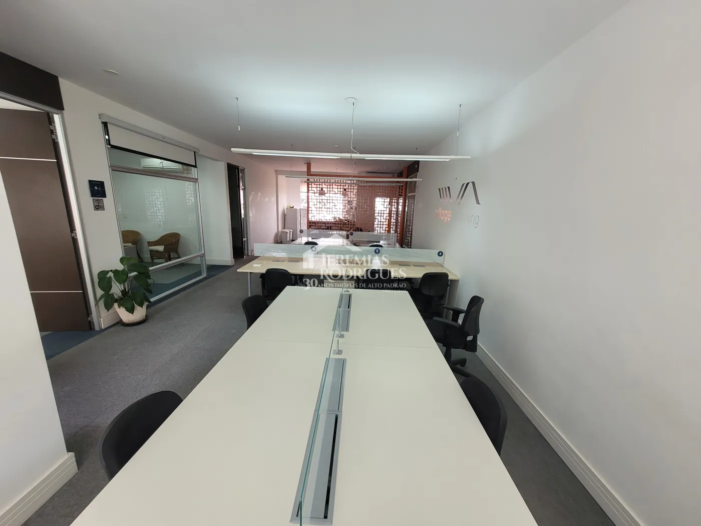 Alugar Comercial / Sala em Condom&iacute;nio em Pindamonhangaba R$ 20.000,00 - Foto 8