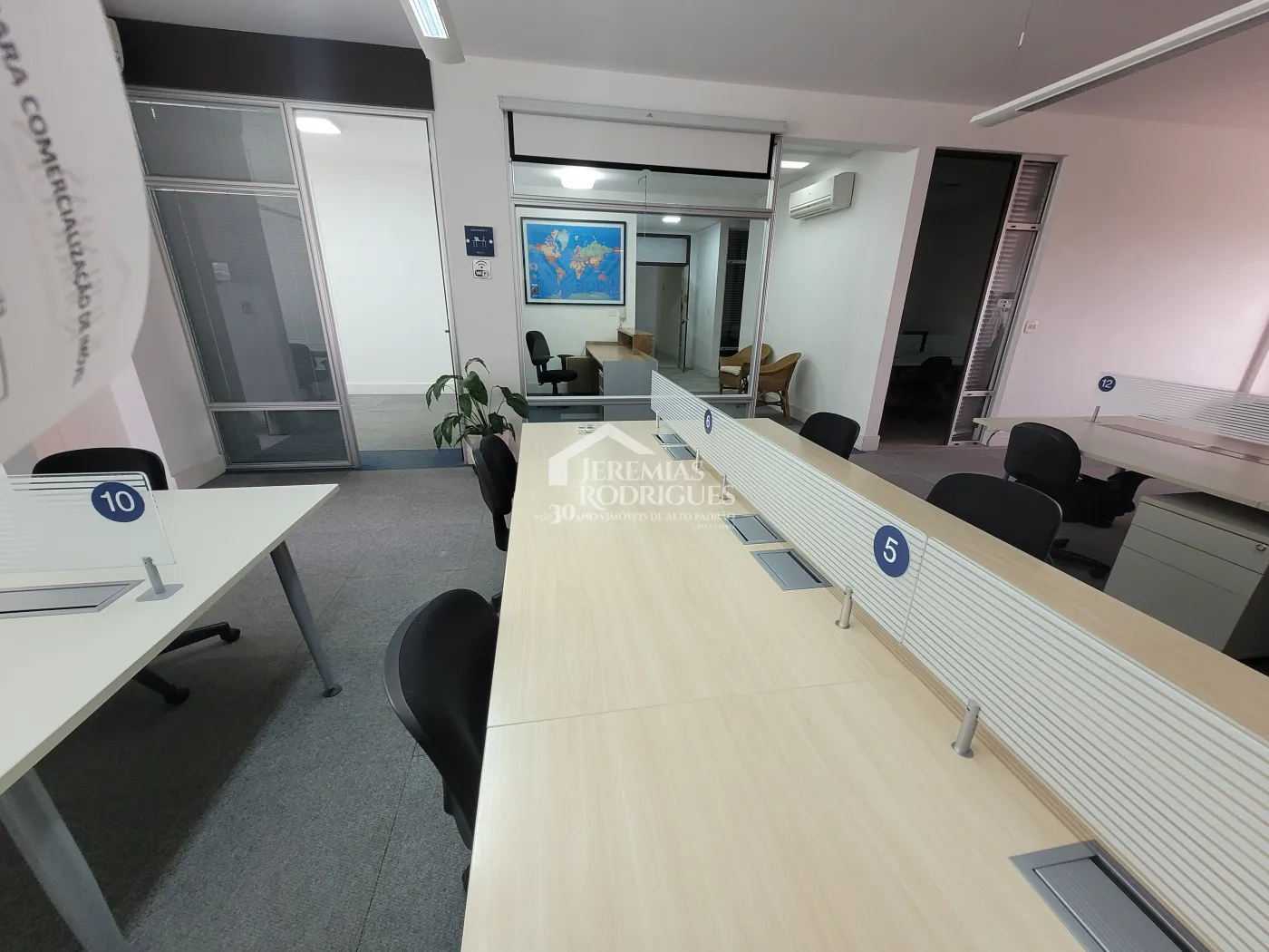 Alugar Comercial / Sala em Condom&iacute;nio em Pindamonhangaba R$ 20.000,00 - Foto 10