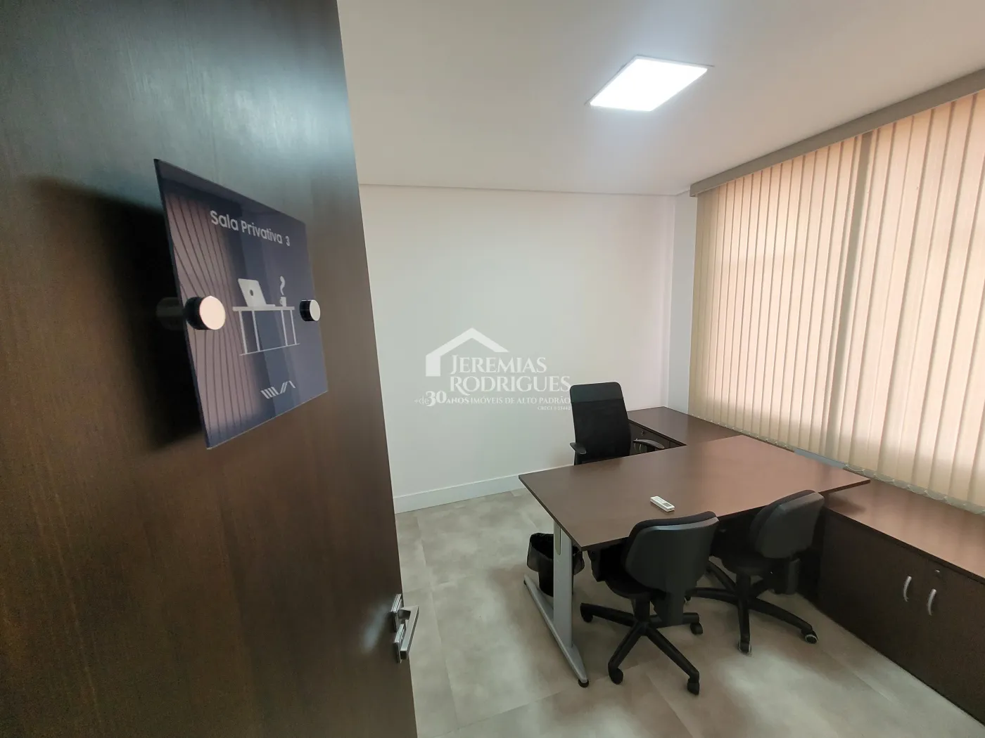 Alugar Comercial / Sala em Condom&iacute;nio em Pindamonhangaba R$ 20.000,00 - Foto 17