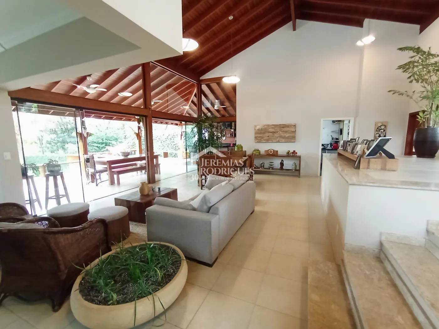 Alugar Casa / Condom&iacute;nio em Pindamonhangaba R$ 9.816,72 - Foto 6