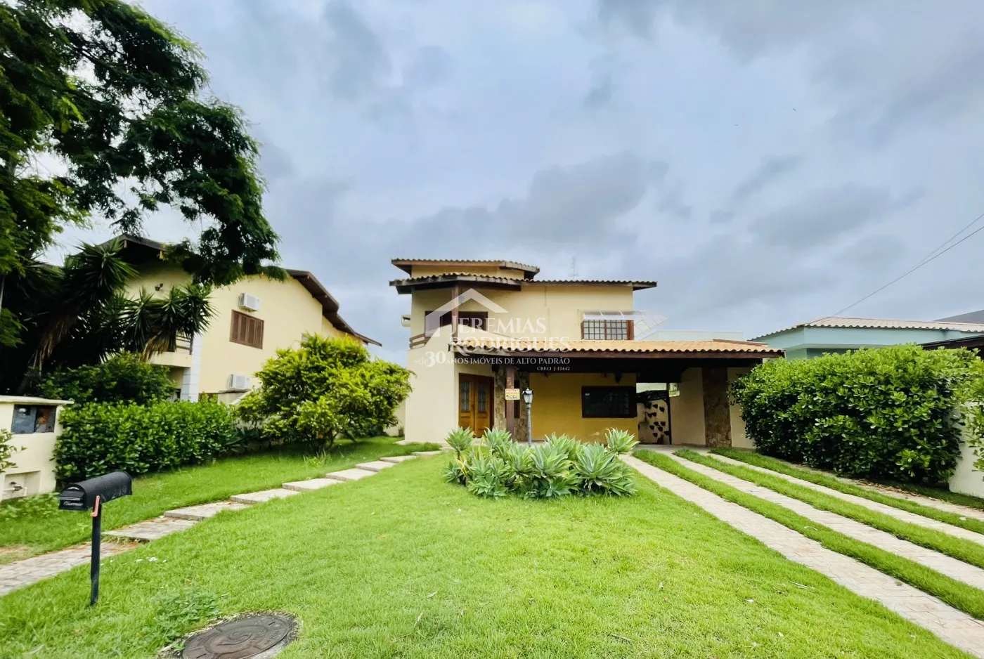 Alugar Casa / Condom&iacute;nio em Pindamonhangaba R$ 4.618,11 - Foto 1