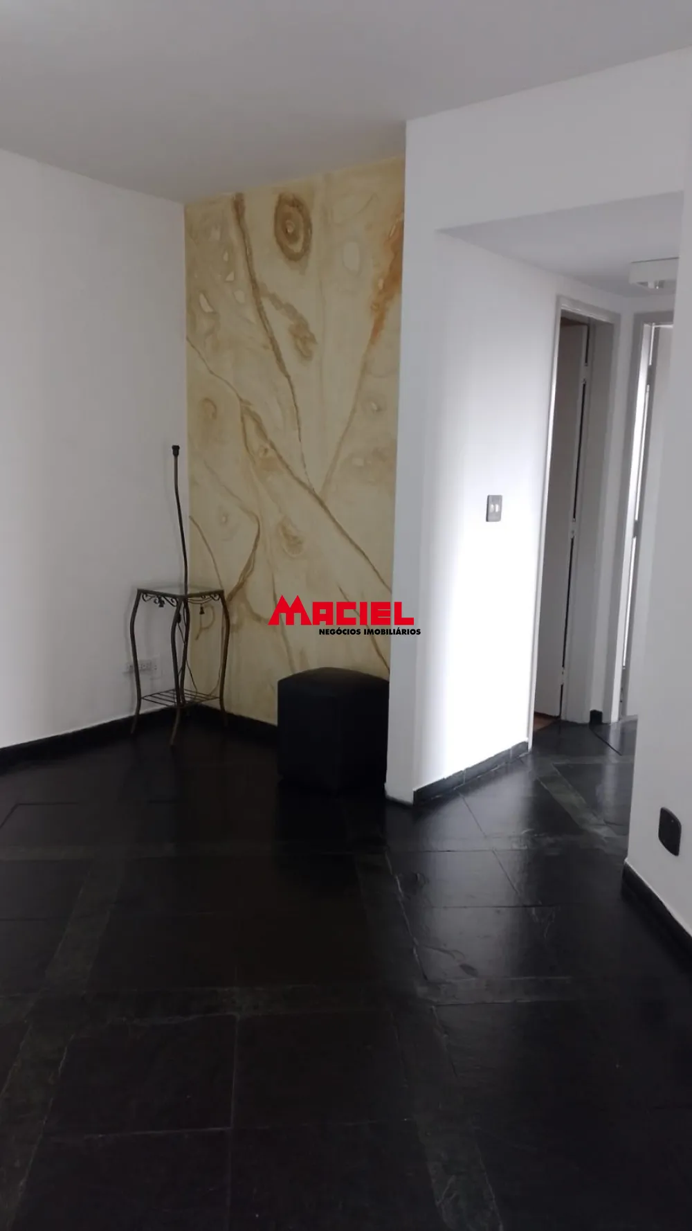 Alugar Apartamento / Padr&atilde;o em S&atilde;o Jos&eacute; dos Campos R$ 2.250,00 - Foto 2