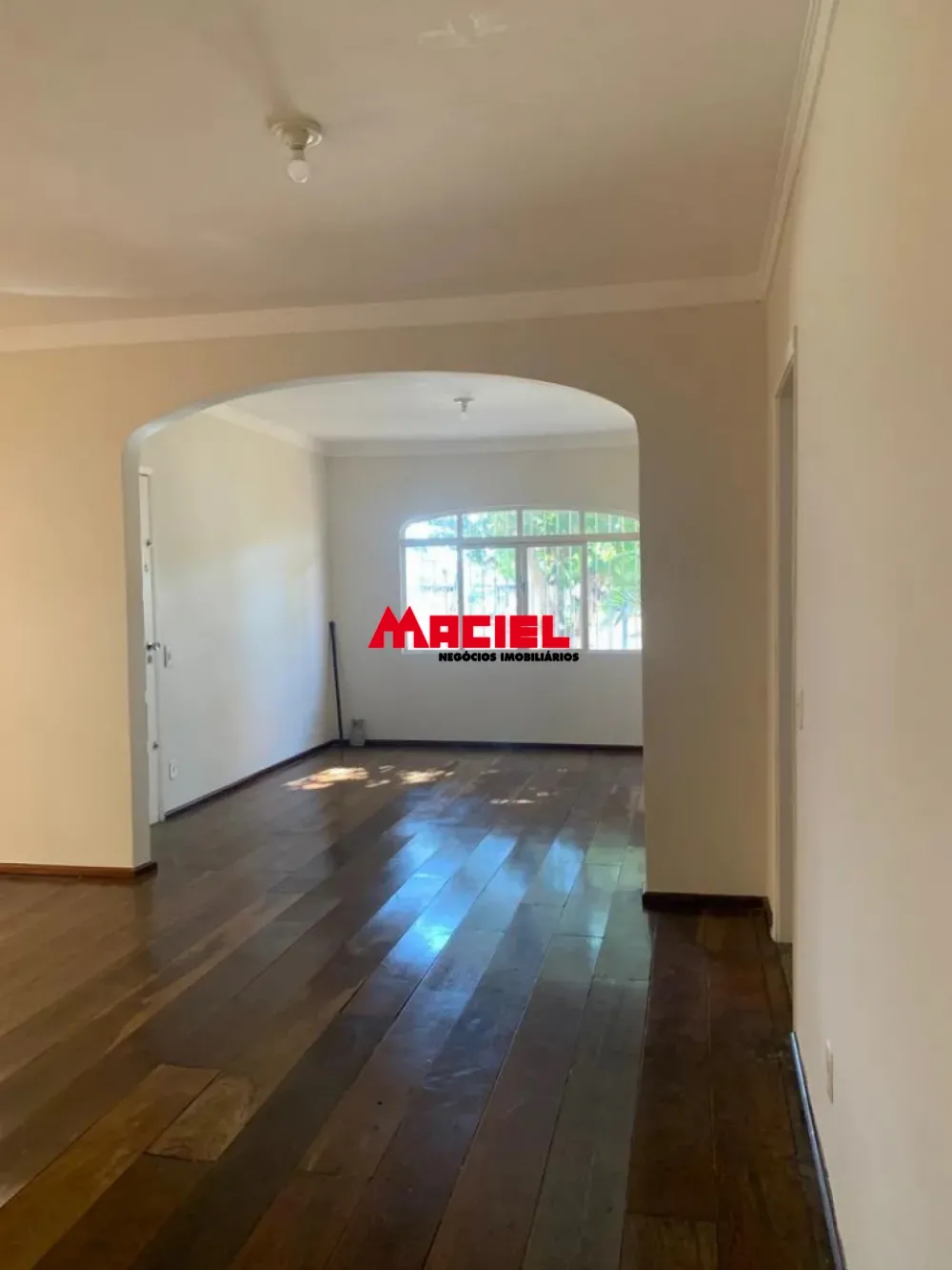 Alugar Casa / Padr&atilde;o em S&atilde;o Jos&eacute; dos Campos R$ 4.300,00 - Foto 1