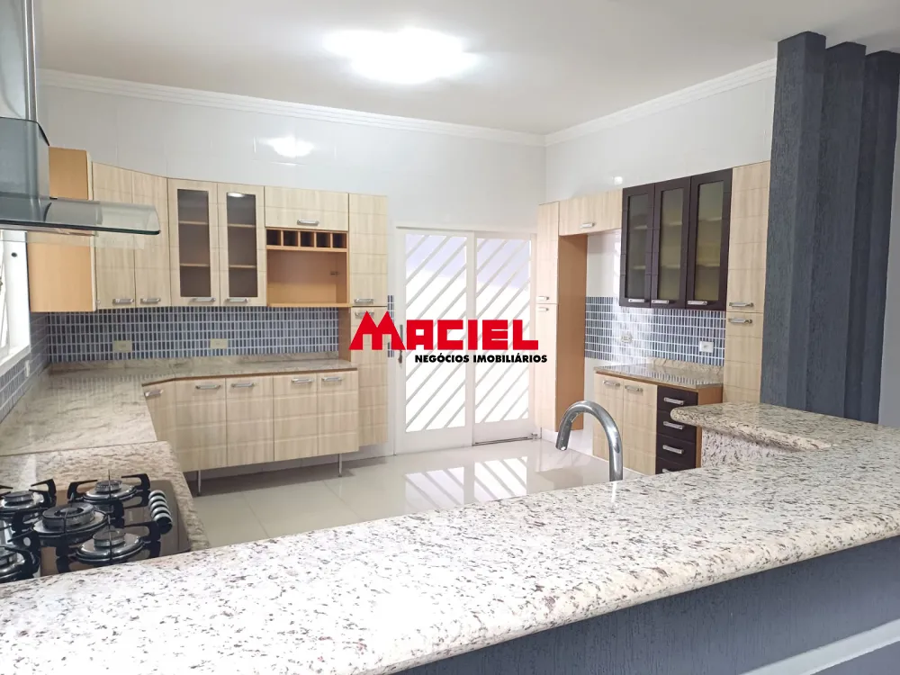 Alugar Casa / Sobrado em S&atilde;o Jos&eacute; dos Campos R$ 3.500,00 - Foto 3