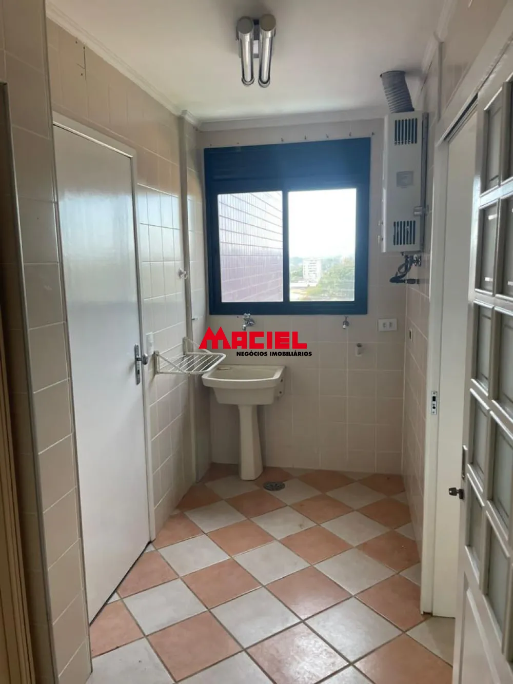 Alugar Apartamento / Padr&atilde;o em S&atilde;o Jos&eacute; dos Campos R$ 4.000,00 - Foto 48