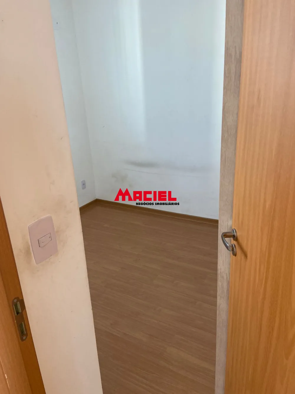 Alugar Apartamento / Padr&atilde;o em S&atilde;o Jos&eacute; dos Campos R$ 800,00 - Foto 1