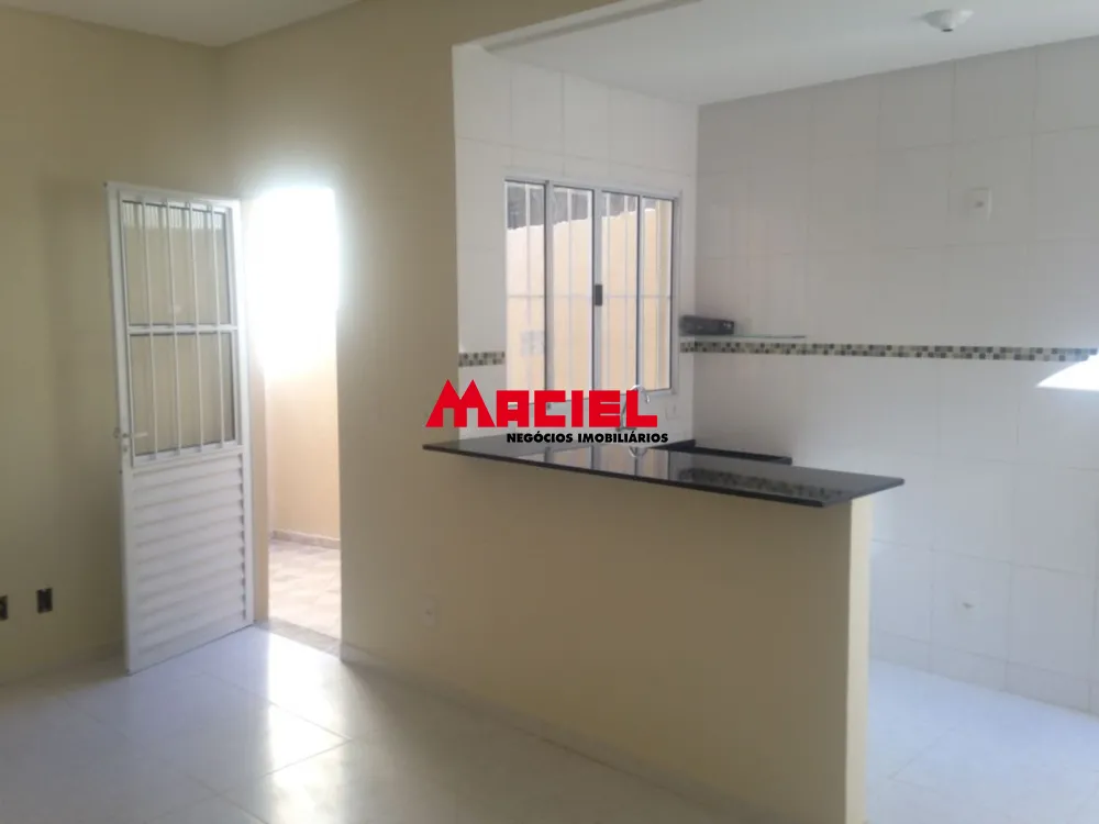 Alugar Casa / Padr&atilde;o em S&atilde;o Jos&eacute; dos Campos R$ 1.400,00 - Foto 2
