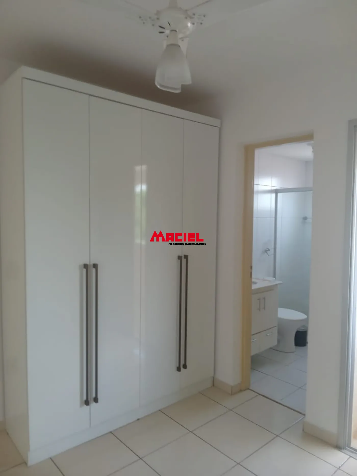 Alugar Apartamento / Padr&atilde;o em S&atilde;o Jos&eacute; dos Campos R$ 2.500,00 - Foto 2