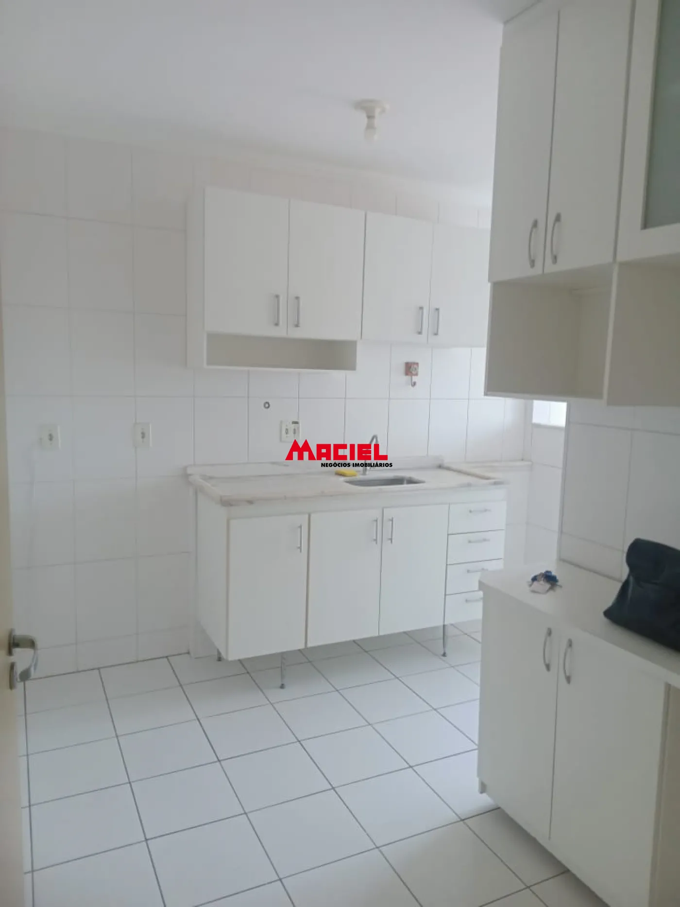 Alugar Apartamento / Padr&atilde;o em S&atilde;o Jos&eacute; dos Campos R$ 2.500,00 - Foto 4