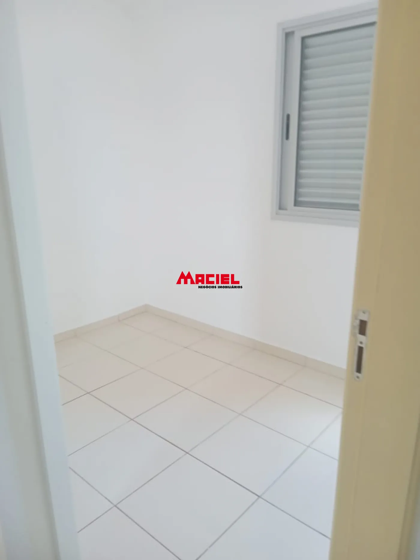 Alugar Apartamento / Padr&atilde;o em S&atilde;o Jos&eacute; dos Campos R$ 2.500,00 - Foto 8