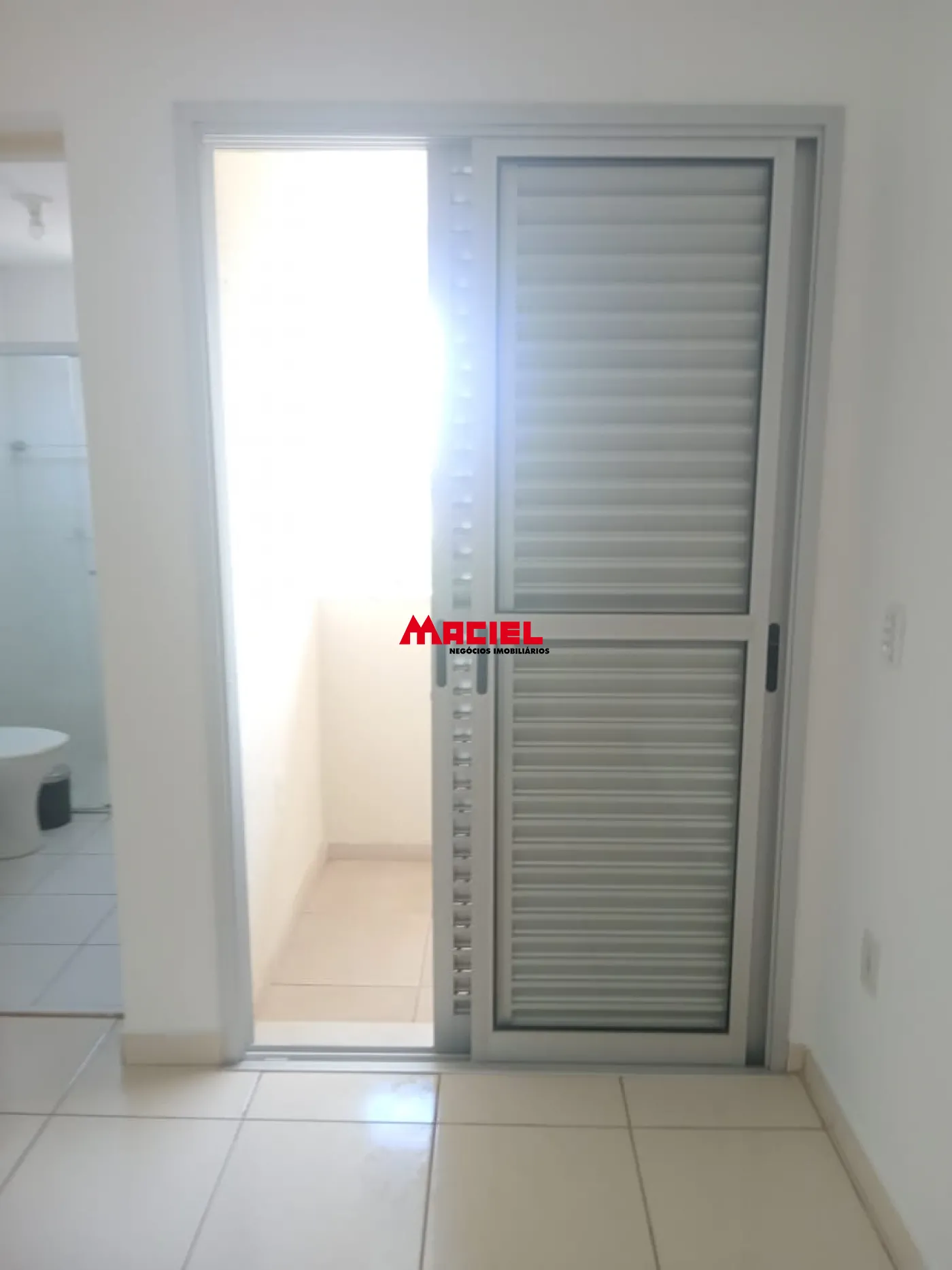 Alugar Apartamento / Padr&atilde;o em S&atilde;o Jos&eacute; dos Campos R$ 2.500,00 - Foto 16