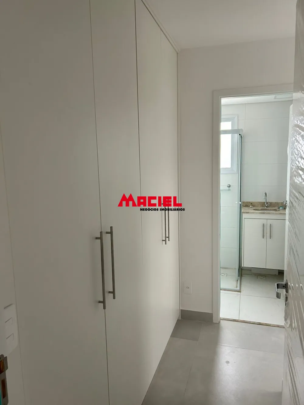 Alugar Apartamento / Padr&atilde;o em S&atilde;o Jos&eacute; dos Campos R$ 2.300,00 - Foto 1