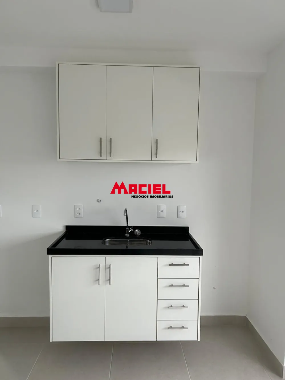 Alugar Apartamento / Padr&atilde;o em S&atilde;o Jos&eacute; dos Campos R$ 2.300,00 - Foto 2