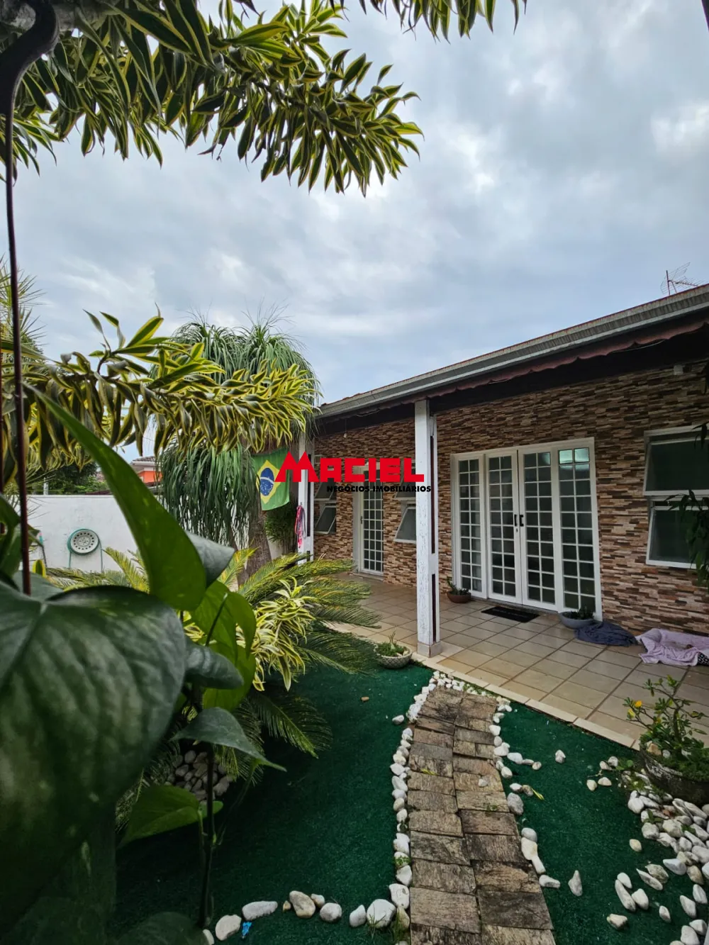 Alugar Casa / Padr&atilde;o em S&atilde;o Jos&eacute; dos Campos R$ 3.500,00 - Foto 1