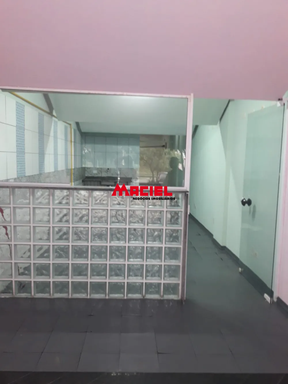 Alugar Comercial / Ponto Comercial em S&atilde;o Jos&eacute; dos Campos R$ 2.000,00 - Foto 4