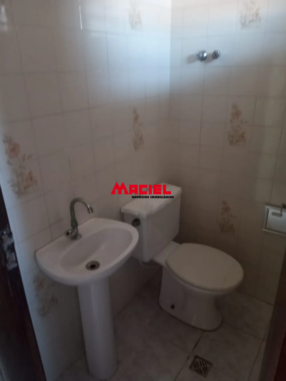 Alugar Comercial / Sala em S&atilde;o Jos&eacute; dos Campos R$ 2.200,00 - Foto 2