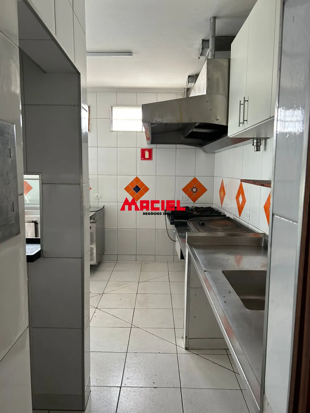 Alugar Comercial / Ponto Comercial em S&atilde;o Jos&eacute; dos Campos R$ 2.500,00 - Foto 9