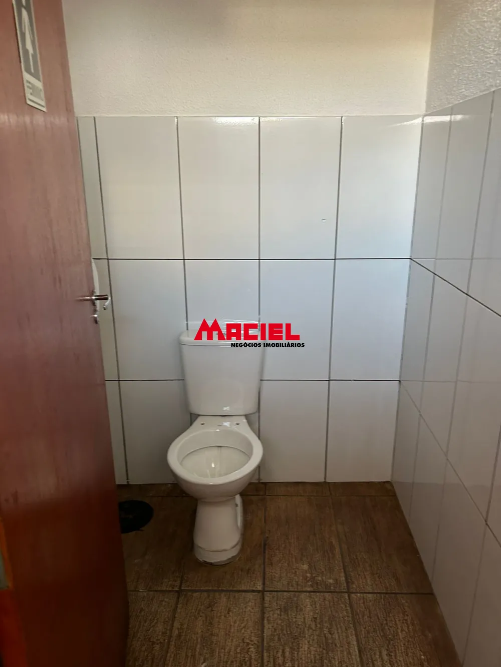 Alugar Comercial / Ponto Comercial em S&atilde;o Jos&eacute; dos Campos R$ 2.500,00 - Foto 13