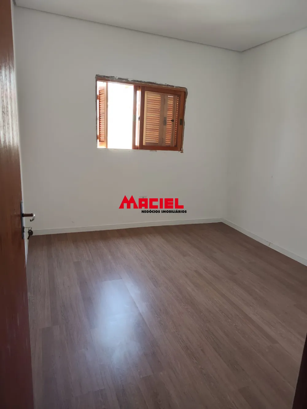 Alugar Casa / Sobrado em S&atilde;o Jos&eacute; dos Campos R$ 2.500,00 - Foto 1