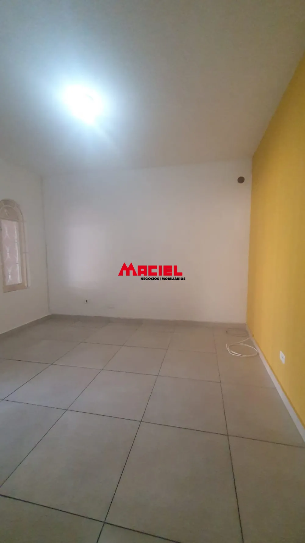 Alugar Casa / Sobrado em S&atilde;o Jos&eacute; dos Campos R$ 3.800,00 - Foto 1
