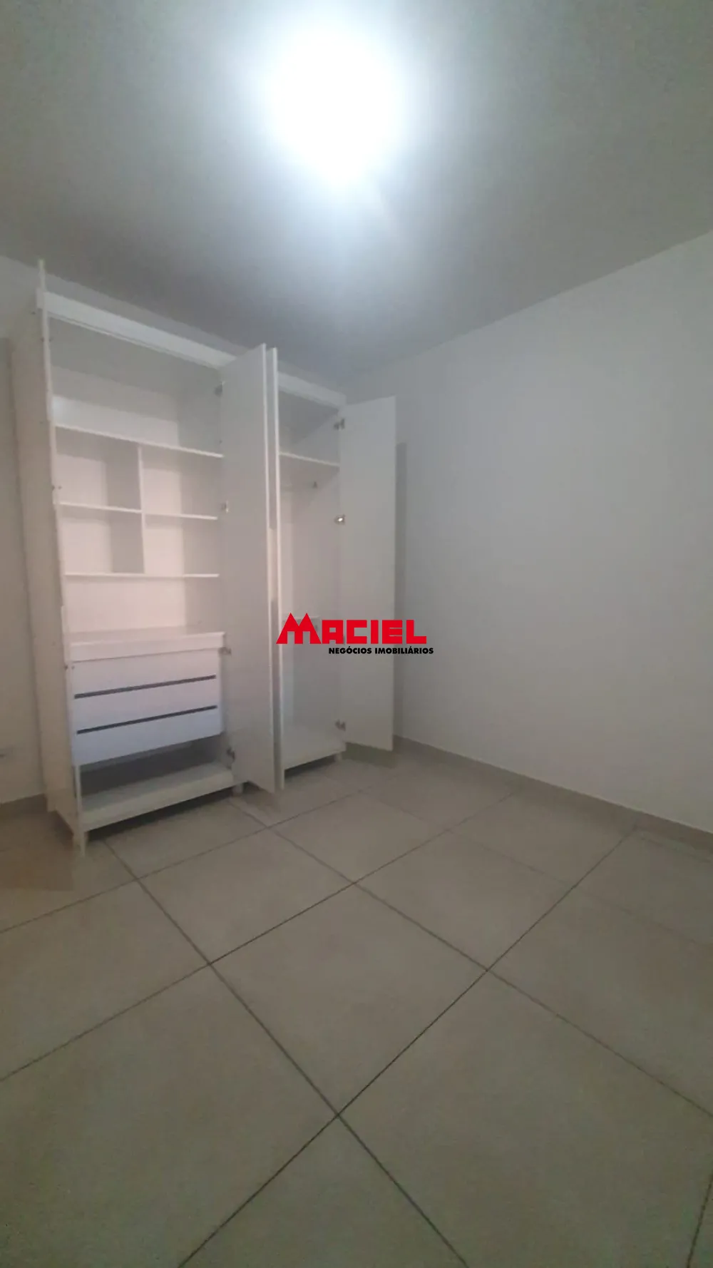 Alugar Casa / Sobrado em S&atilde;o Jos&eacute; dos Campos R$ 3.800,00 - Foto 2