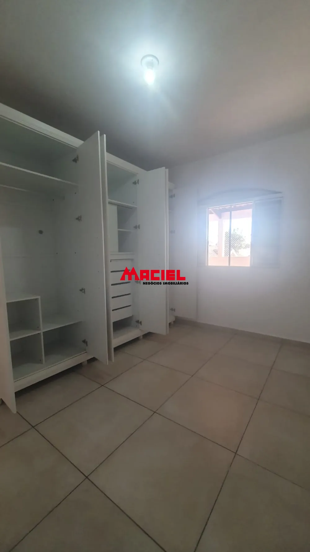 Alugar Casa / Sobrado em S&atilde;o Jos&eacute; dos Campos R$ 3.800,00 - Foto 5