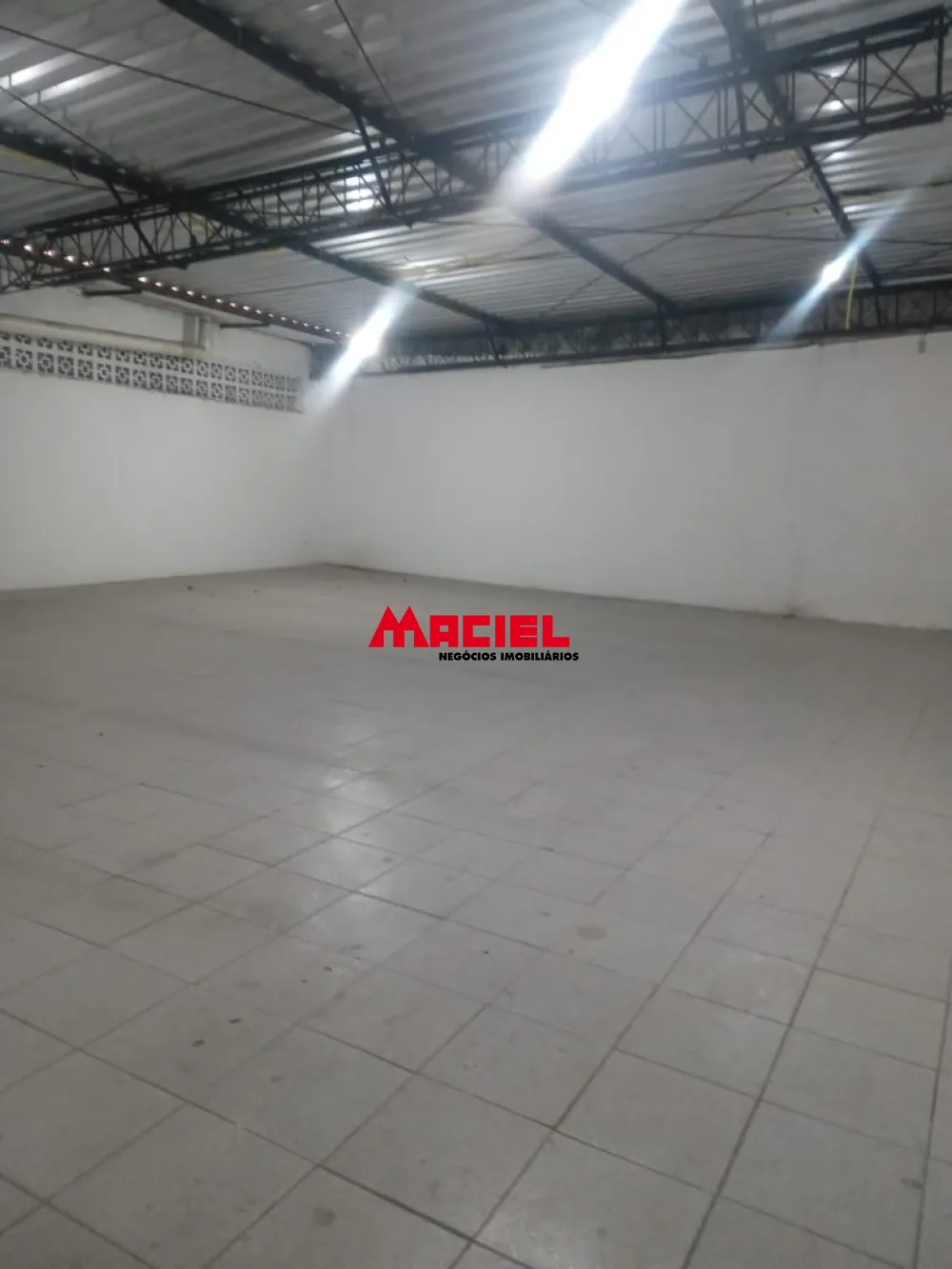 Comprar Comercial / Ponto Comercial em S&atilde;o Jos&eacute; dos Campos - Foto 2