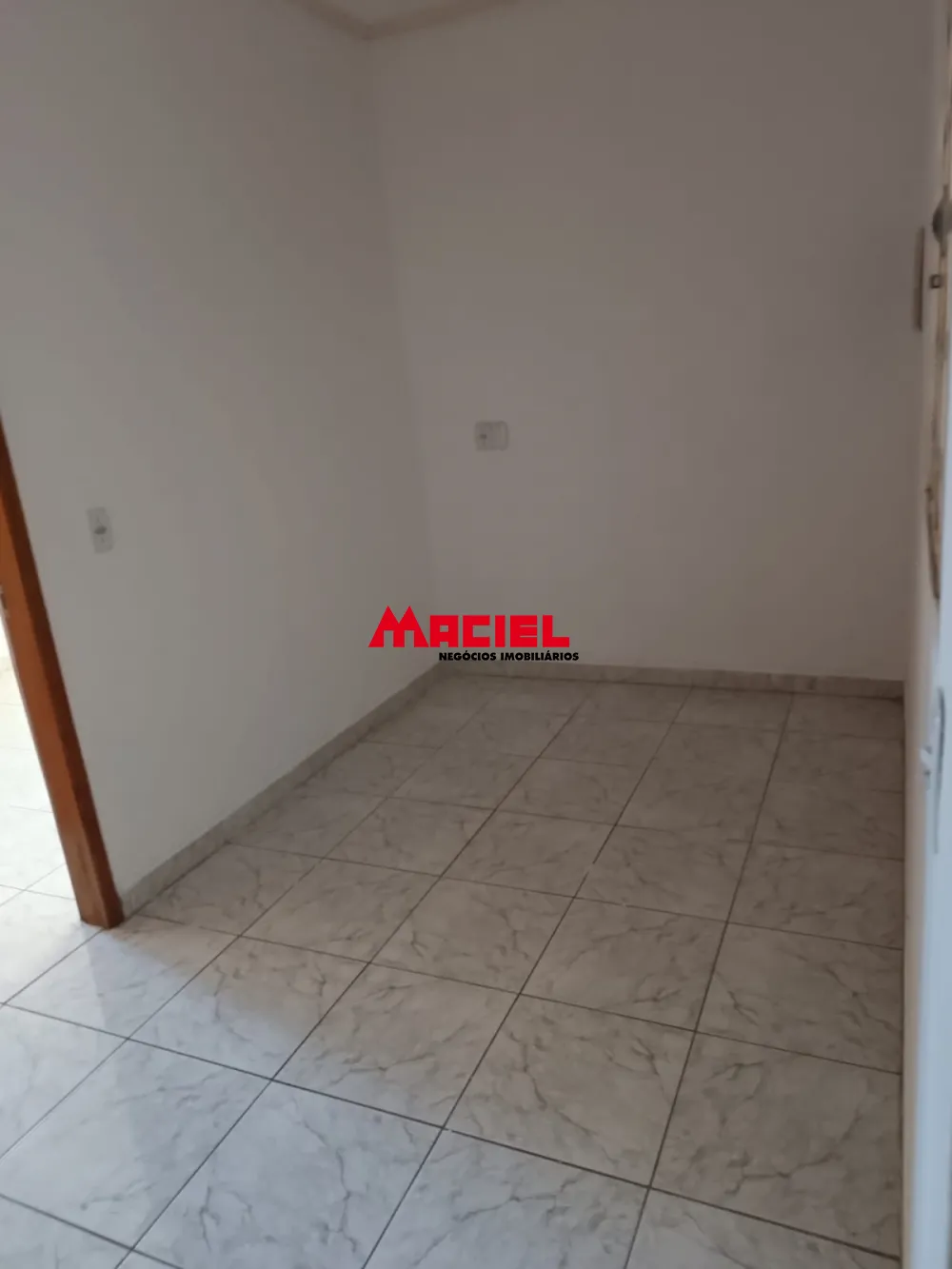 Alugar Casa / Sobrado em S&atilde;o Jos&eacute; dos Campos R$ 1.000,00 - Foto 2