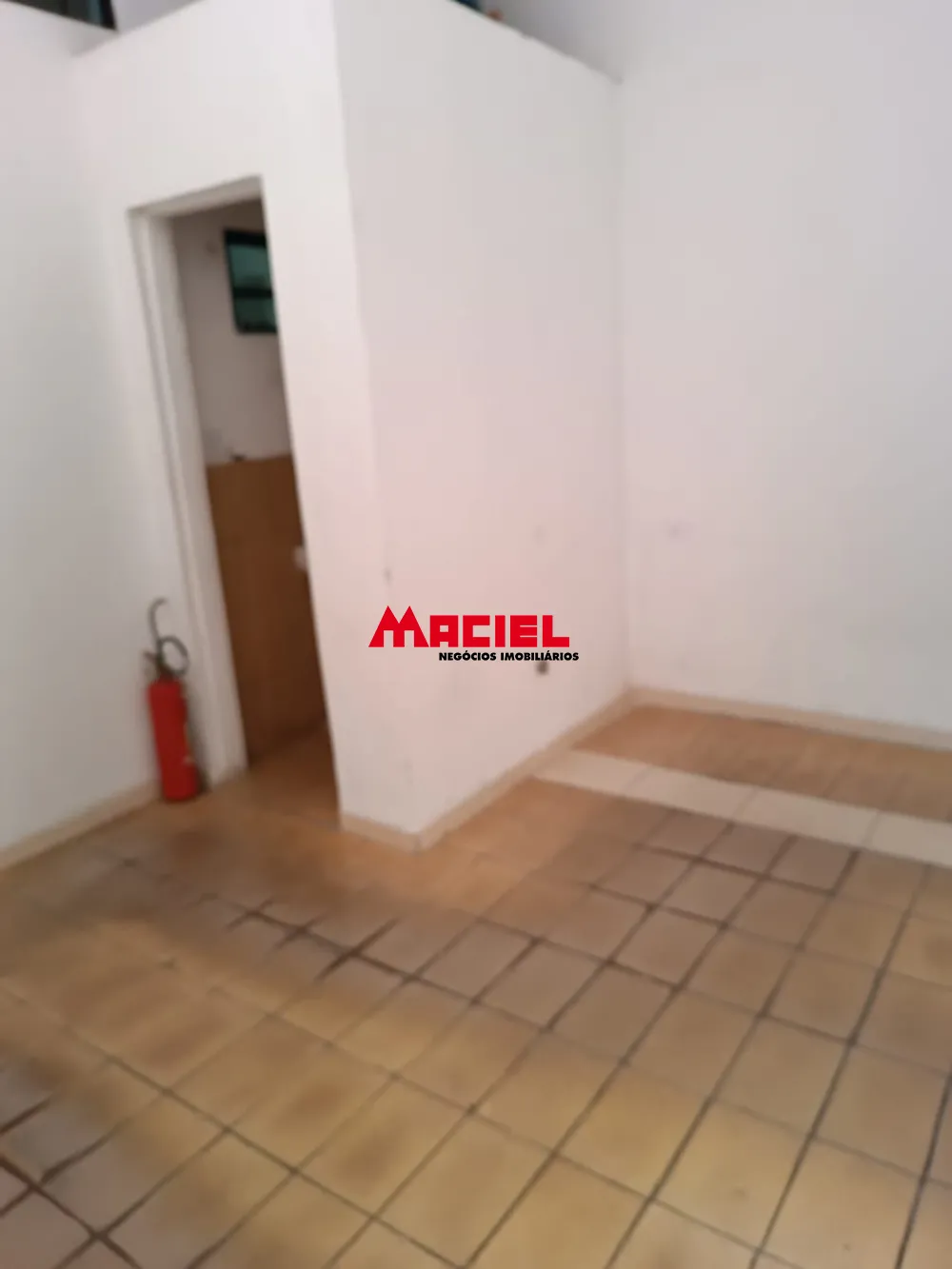 Alugar Comercial / Ponto Comercial em S&atilde;o Jos&eacute; dos Campos R$ 1.100,00 - Foto 3