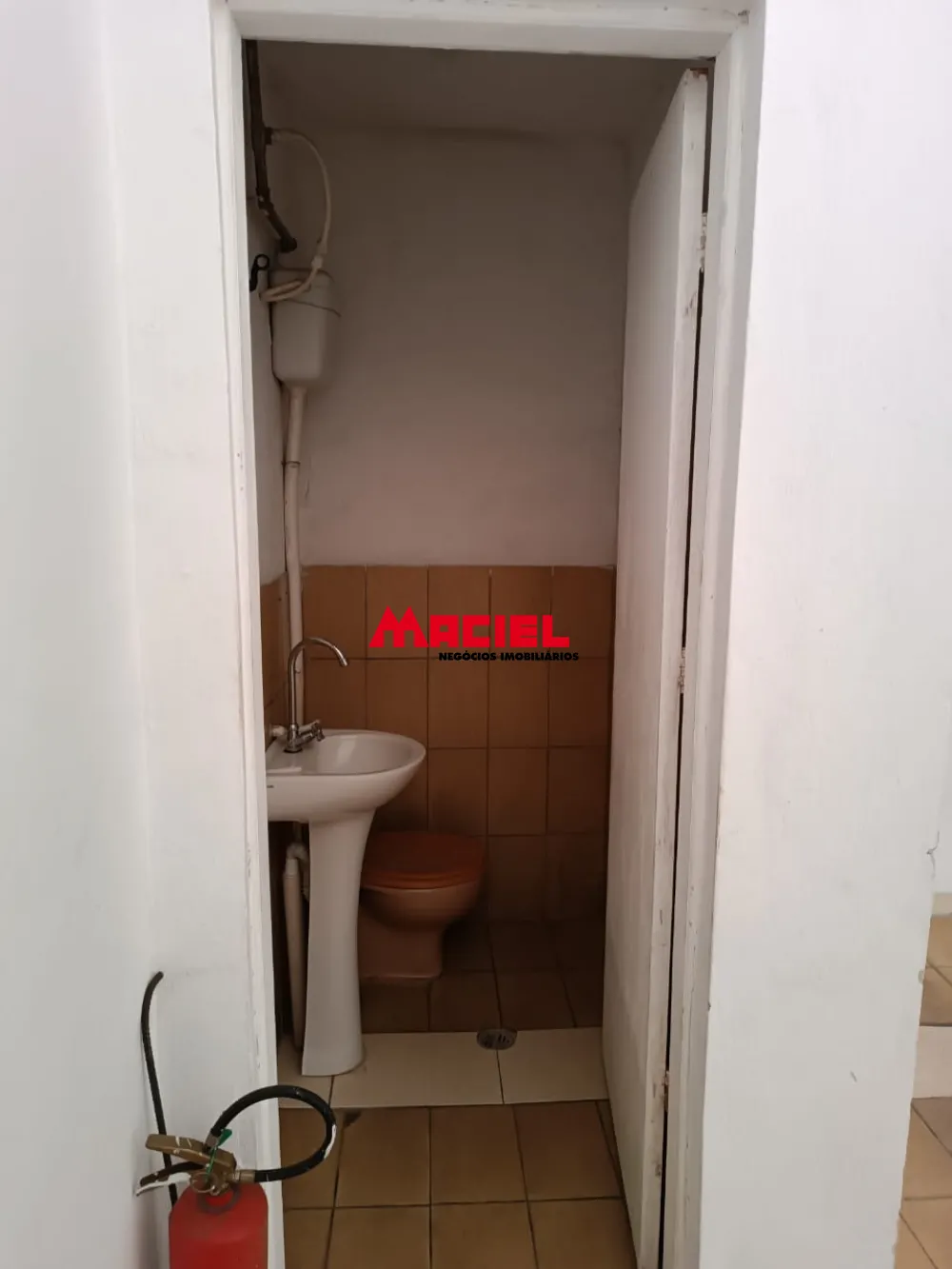 Alugar Comercial / Ponto Comercial em S&atilde;o Jos&eacute; dos Campos R$ 1.100,00 - Foto 5